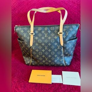 AUTHENTIC Louis Vuitton TOTALLY MM